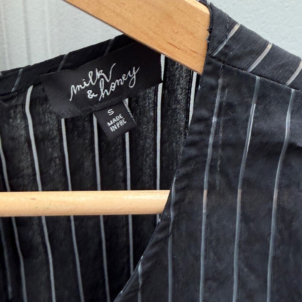 MILK & HONEY Elegant Black Pinstripe Short Sleeve Women's Top Size S - Picture 2 of 4